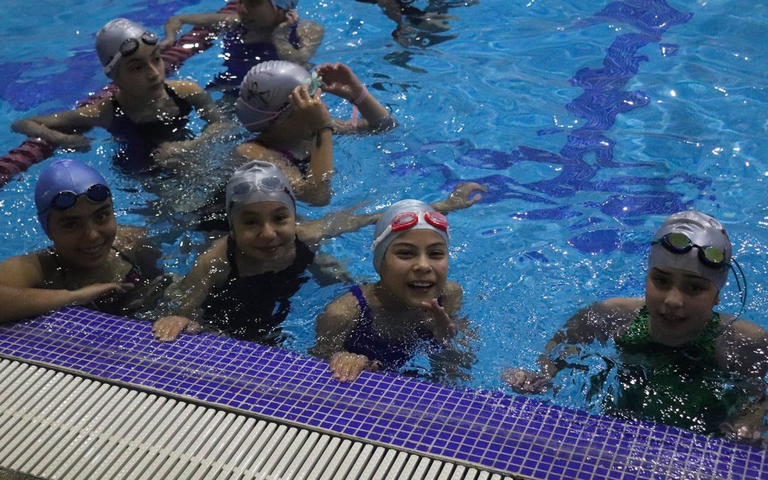Cierran curso de natación en la alberca del Polideportivo