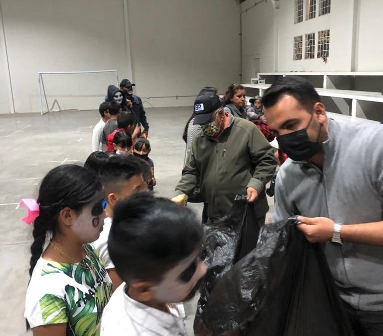 El director de Desarrollo Social, Miguel Holguín, encabezó un convivio en el Centro Comunitario de la Emiliano Zapata