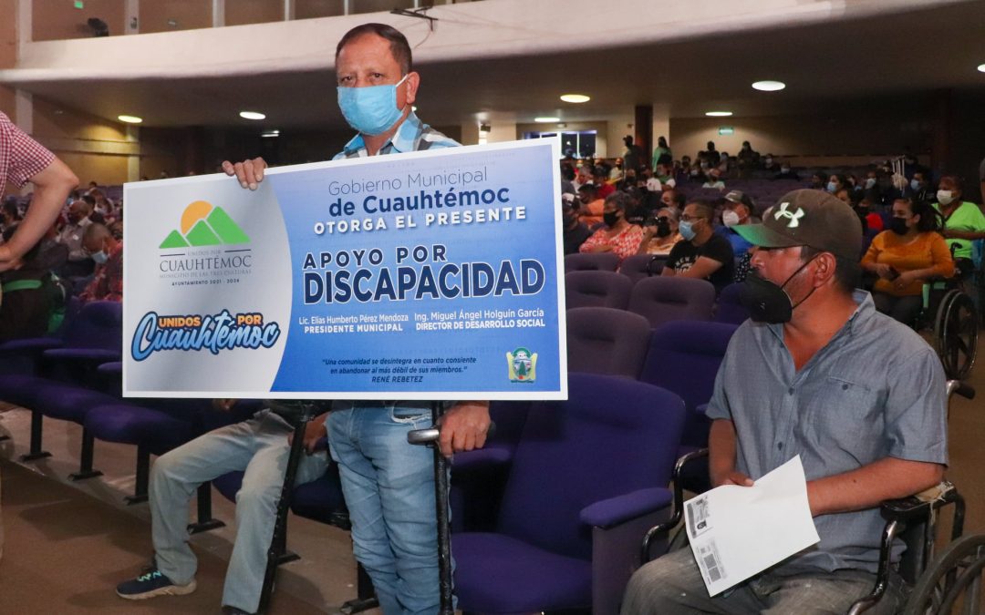 Entregan becas a 293 personas con discapacidad, en Cuauhtémoc