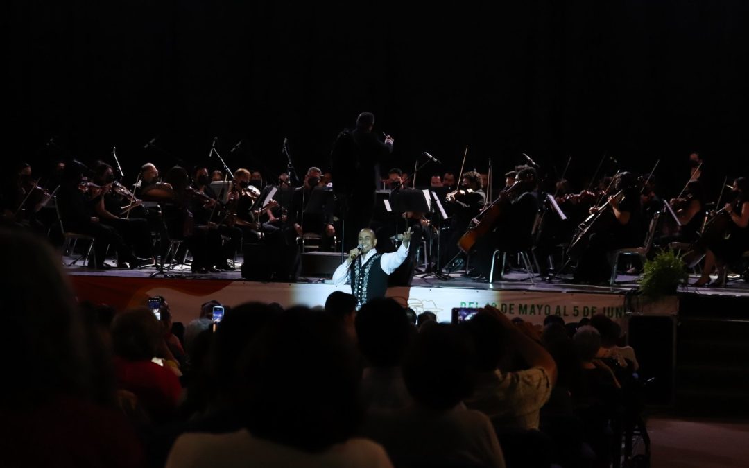 Lleno total en el concierto “Un mundo raro”, en Cuauhtémoc