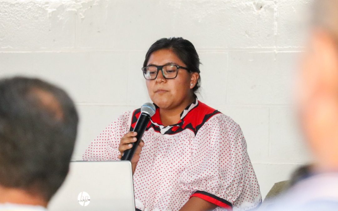 La escritora y promotora de lectura, Flor Esther Morales Moreno, conocida como Sewá, ofreció la conferencia “La lengua tarahumara”.