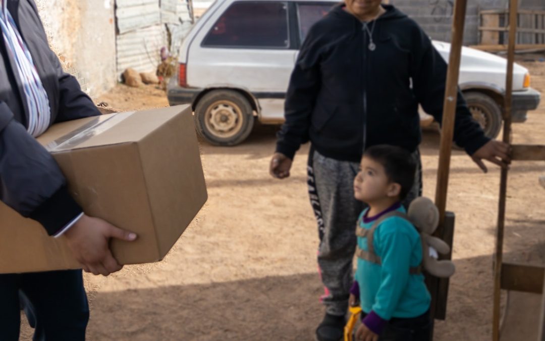 Menonitas entregan despensas a 100 familias vulnerables