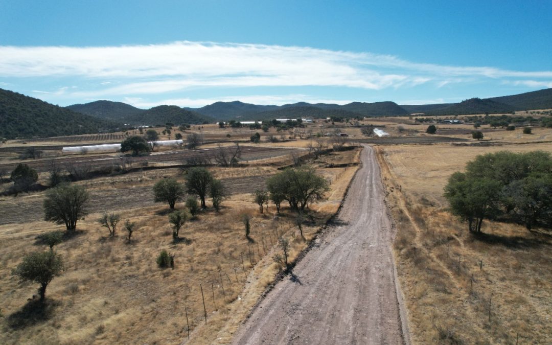 Desarrollo Rural invierte medio millón de pesos en arreglo de caminos, en Cuauhtémoc