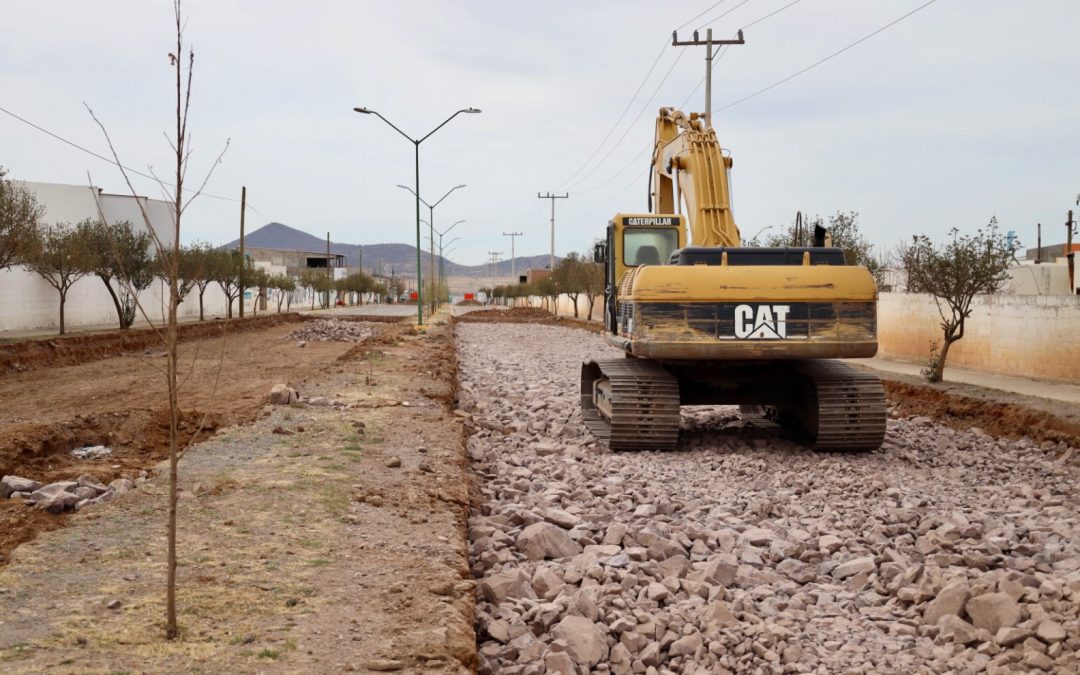 A causa de la humedad, colocan terraplén en obra de pavimentación en La Ciudadela