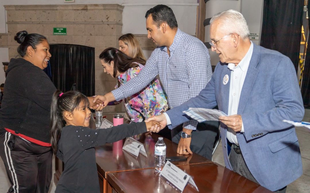 Municipio de Cuauhtémoc inicia entrega de becas educativas bimestrales
