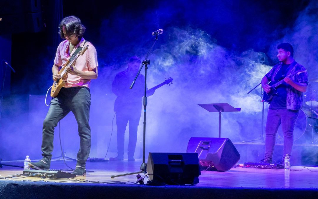César Cruz Severson ofrece un homenaje a la guitarra eléctrica, en Cuauhtémoc