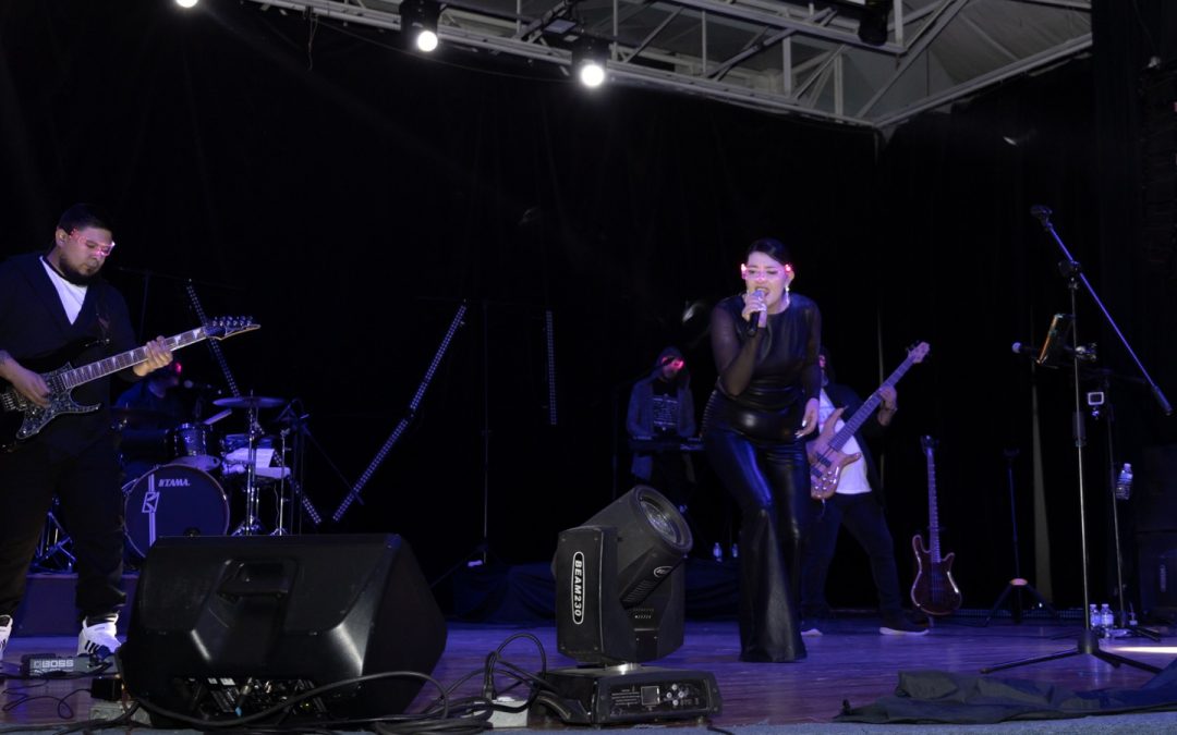 Vinil rinde homenaje a la banda de rock británica Muse, en Cuauhtémoc