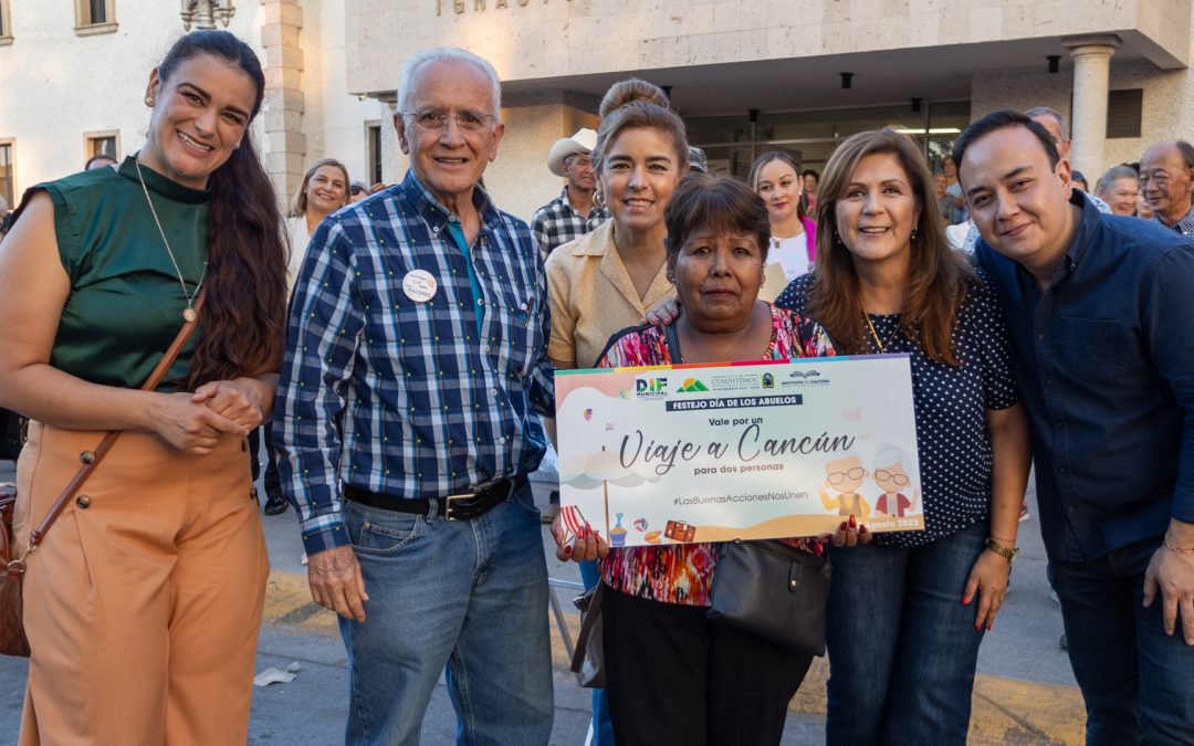 Sortean viajes a Cancún en festejo por el Día del Abuelo, en Cuauhtémoc