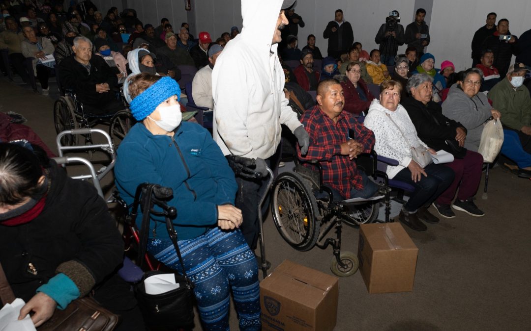 Estado y Municipio entregan despensas a adultos mayores y personas con discapacidad, en Cuauhtémoc
