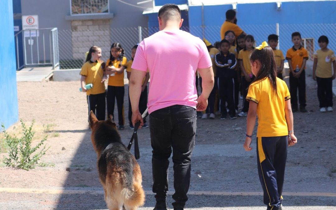 Visitan estudiantes de la primaria Toribio Ortega instalaciones de la Dirección de Seguridad Pública y Vialidad Municipal de Cuauhtémoc