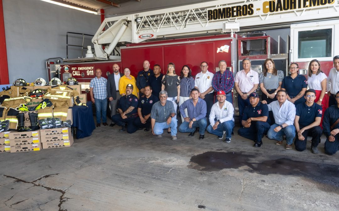 Reciben bomberos donativo de la Asociación de Plantas de Atmósfera Controlada, en Cuauhtémoc